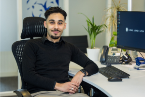 khaled el madani achter bureau